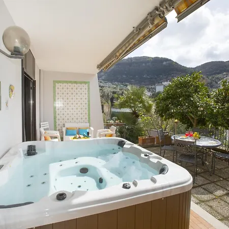 Apartmán Apartment In Sorrento With Jacuzzi Garden