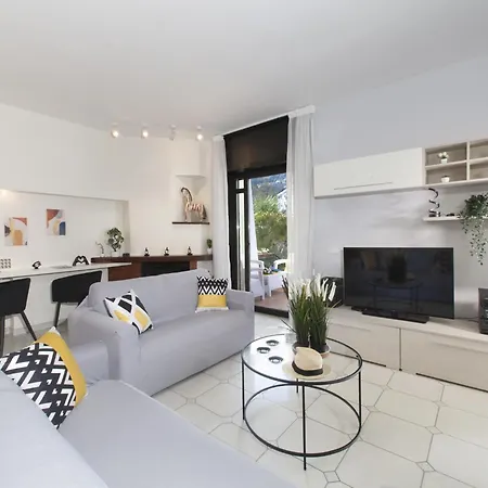 Apartmán Apartment In Sorrento With Jacuzzi Garden *